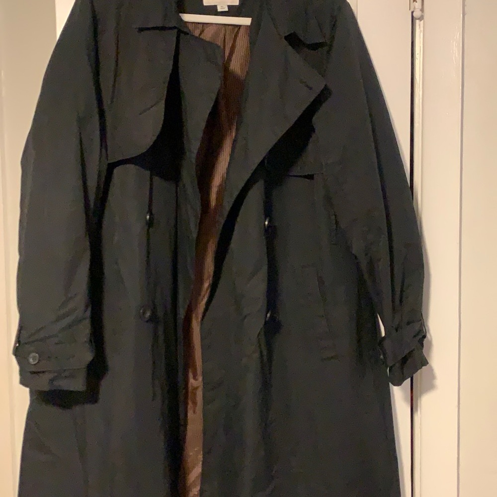 Luxurious Black Trenchcoat